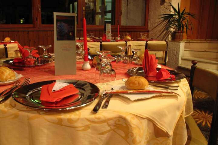 Dining 34 of 54