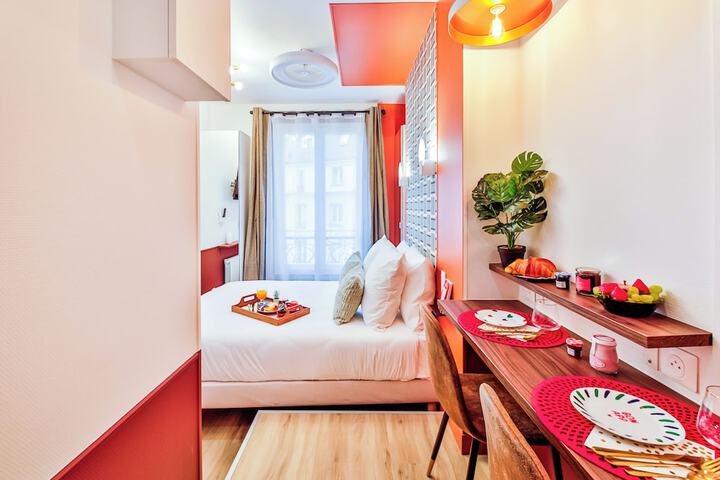 Room 2 of 77