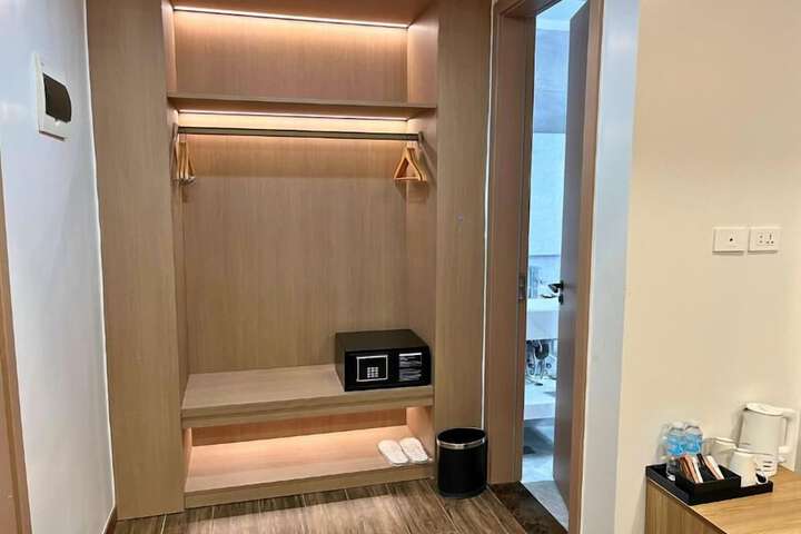 Room 5 of 38