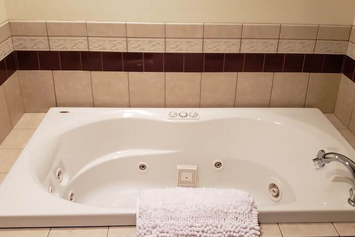 Jetted tub