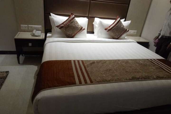 Room 2 of 6