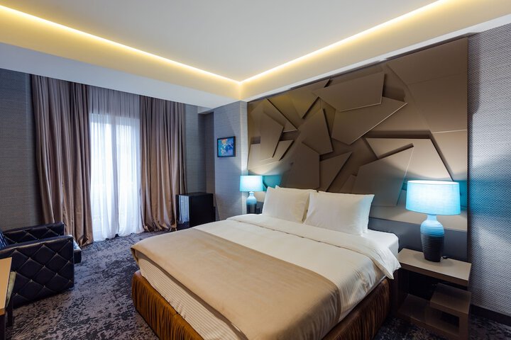 Room 33 of 199