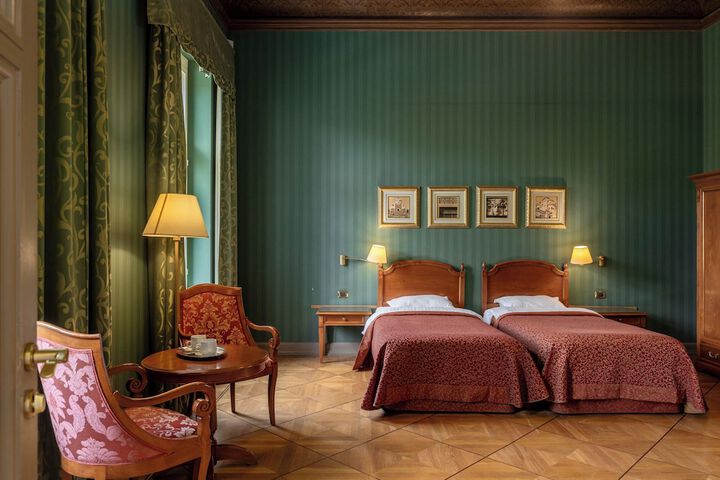 Room 7 of 75