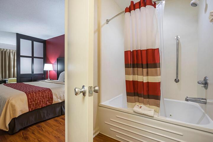 1 King Bed Suite (7 of 14)