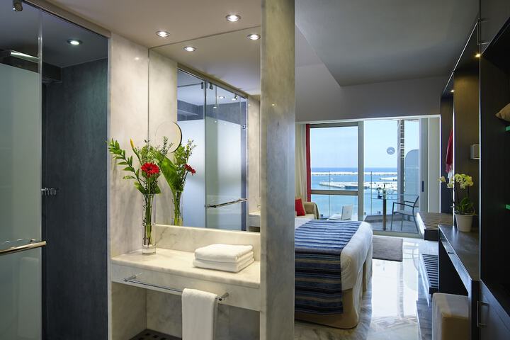 Room 43 of 74