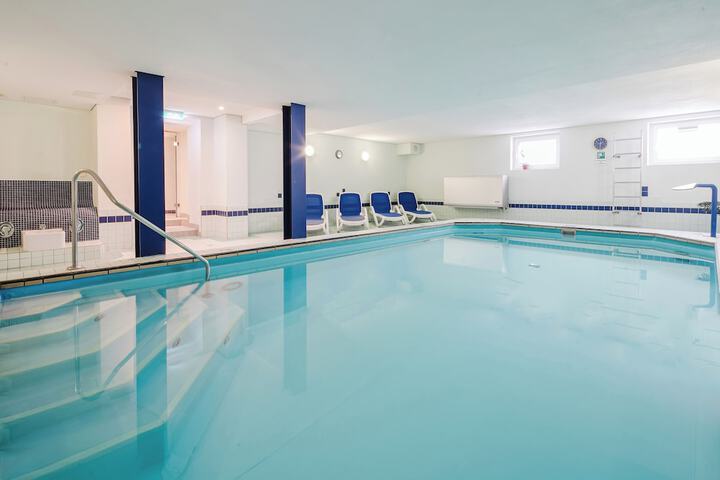 Pool Hotel