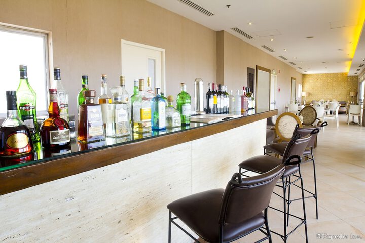 Lounge 46 of 51
