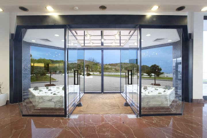 Hotel 5 of 143