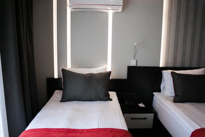Room 5 of 85