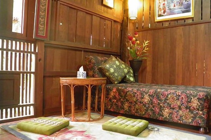 Room 13 of 33