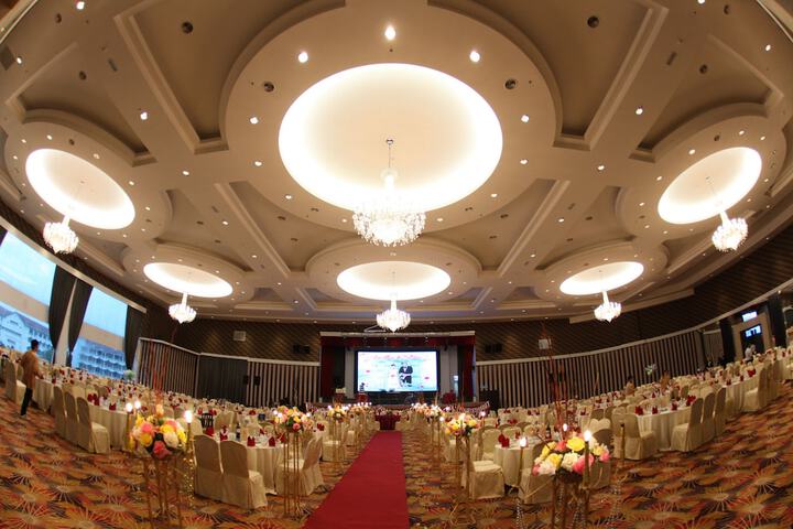Ballroom/Hall 77 of 87