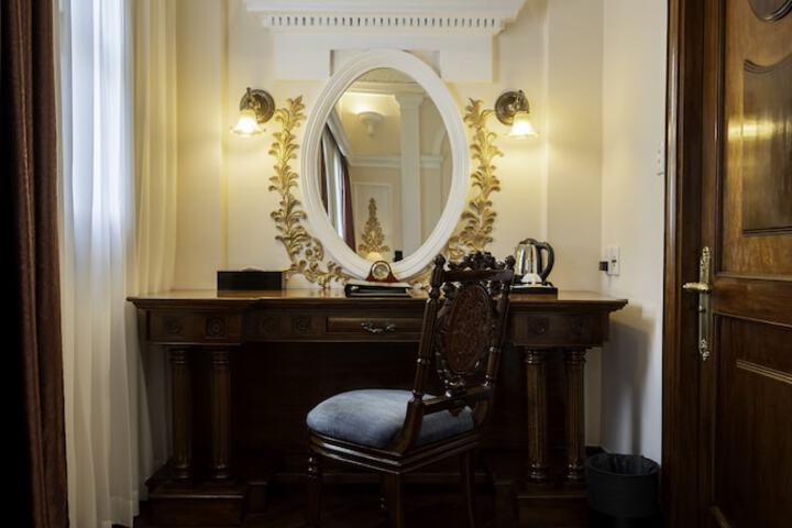Room 28 of 193