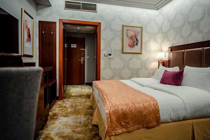 Room 6 of 36