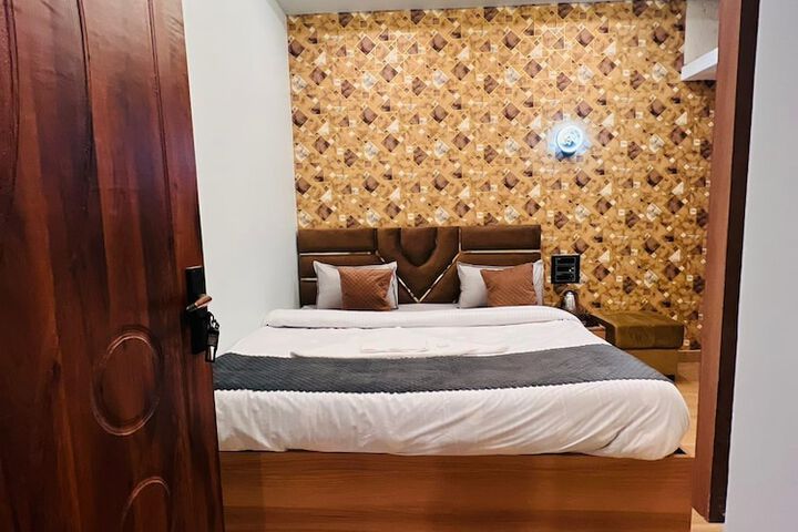 Room 10 of 17