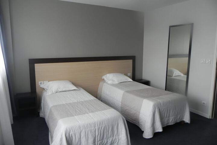 Room 2 of 16