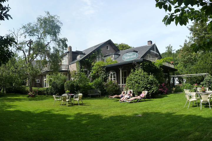 HOTEL-PENSION ZOOM-OORD