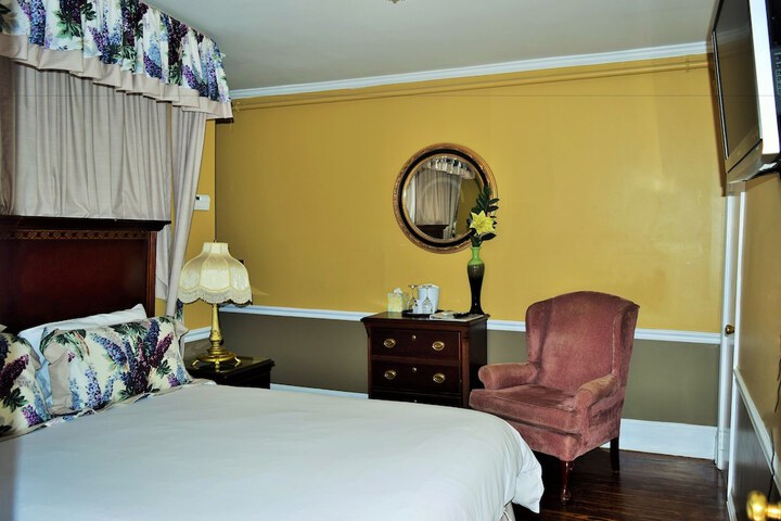 Room 7 of 51