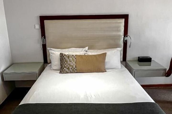Room 2 of 33