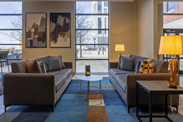 Lounge 73 of 151