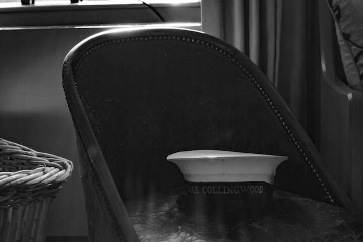 Lounge 33 of 40