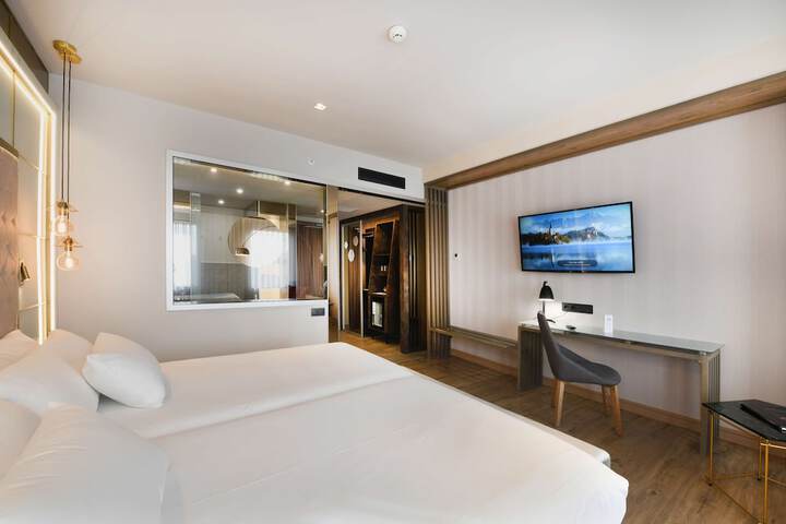 Room 8 of 45