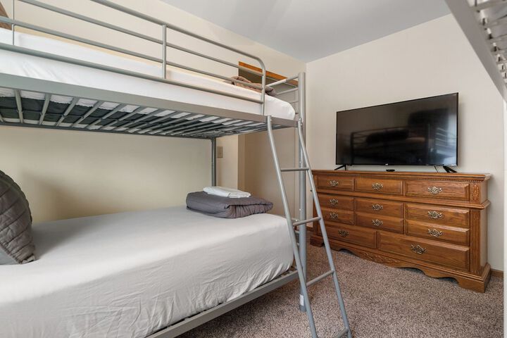 Room 33 of 154