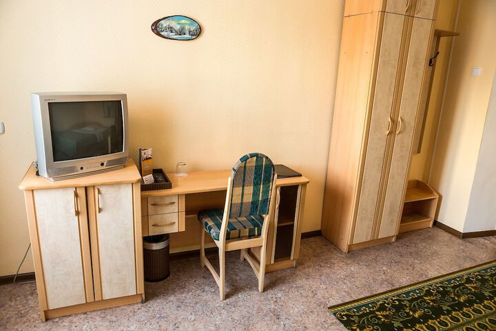 Room 10 of 48