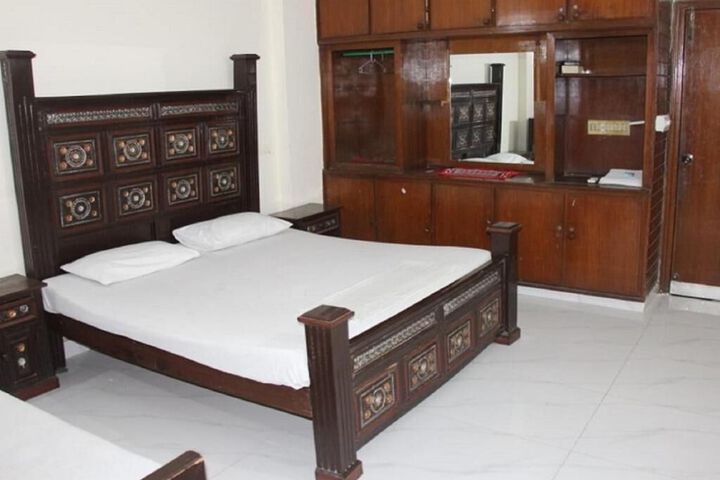 Room 11 of 20