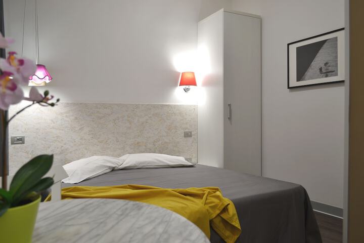 Room 9 of 34