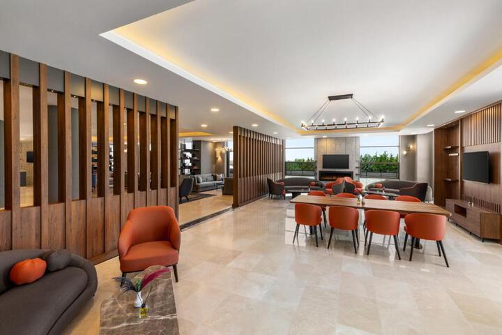 Shared lounge/TV area