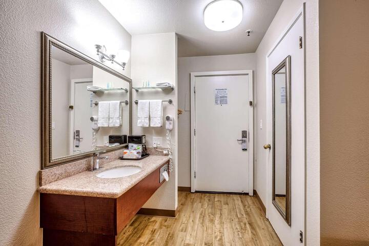 1 King Bed (1 of 11)
