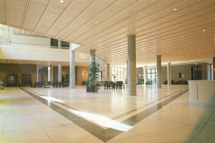 Entrance & Lobby