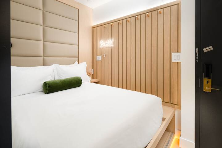 Room 14 of 76