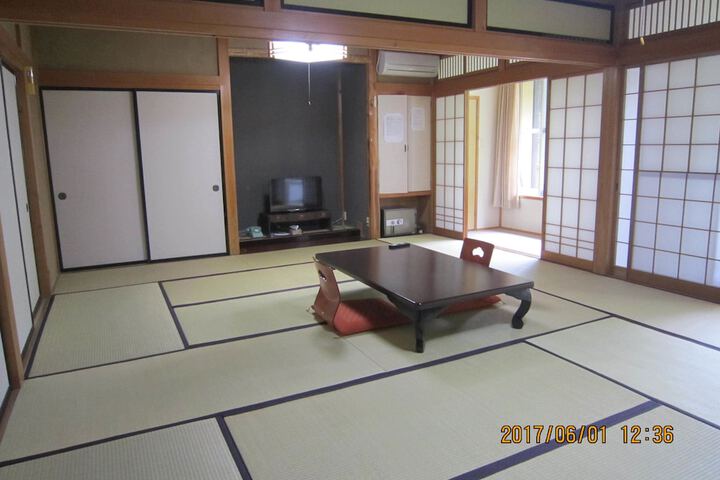 Room 17 of 48
