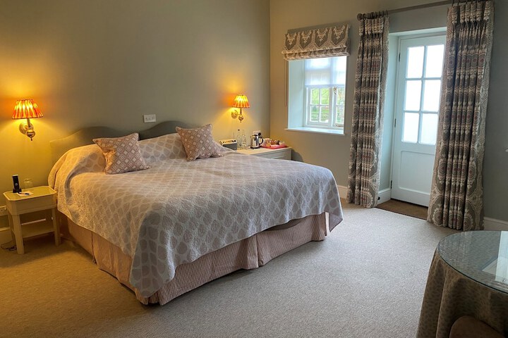 Room 4 of 50