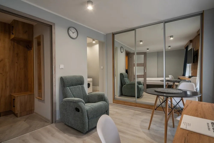 Room 2 of 10