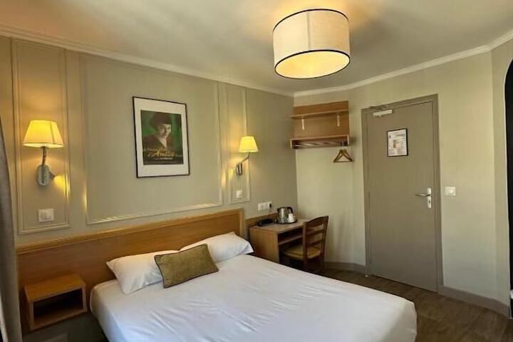 Room 32 of 49