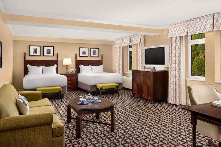 Room 28 of 102