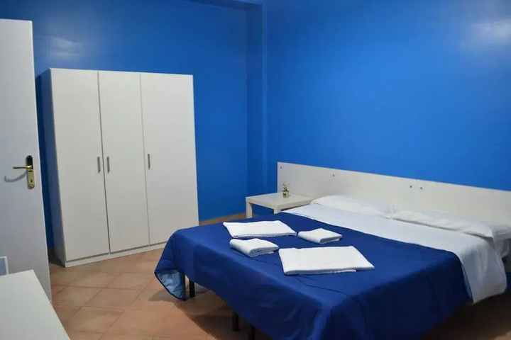 Room 6 of 9