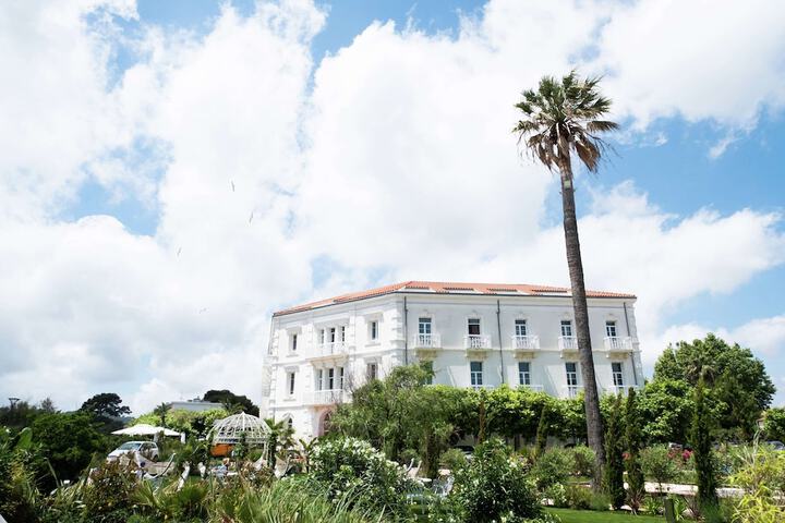 Grand Hotel Des Sablettes Plage Curio Collection by Hilton in La Seyne-sur-Mer