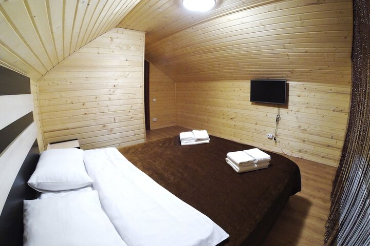 Room 10 of 76