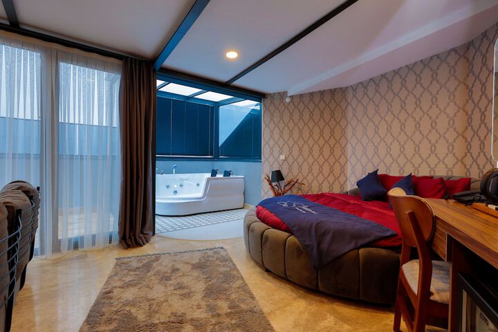Room 25 of 84