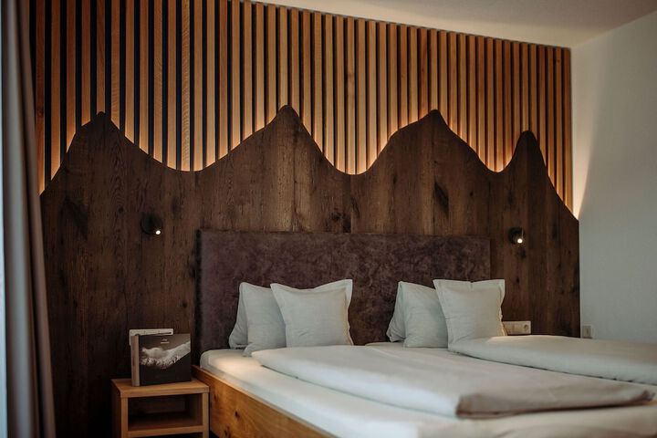 Room 26 of 77