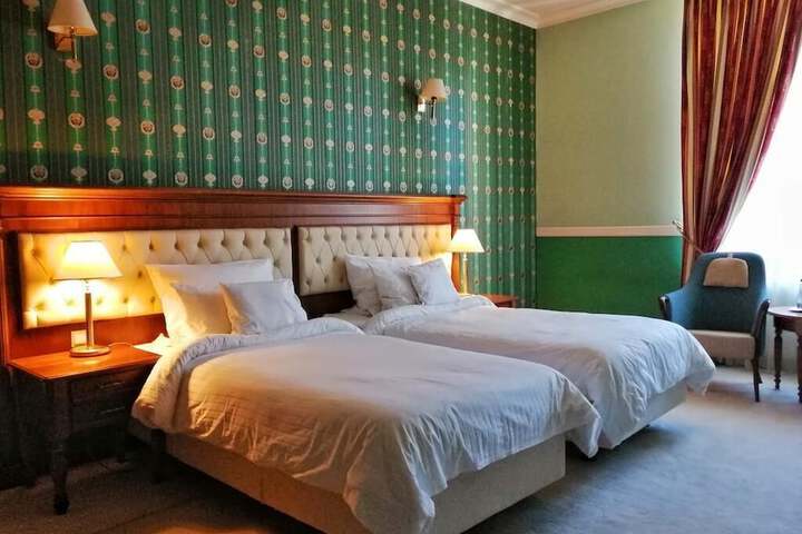 Room 3 of 8