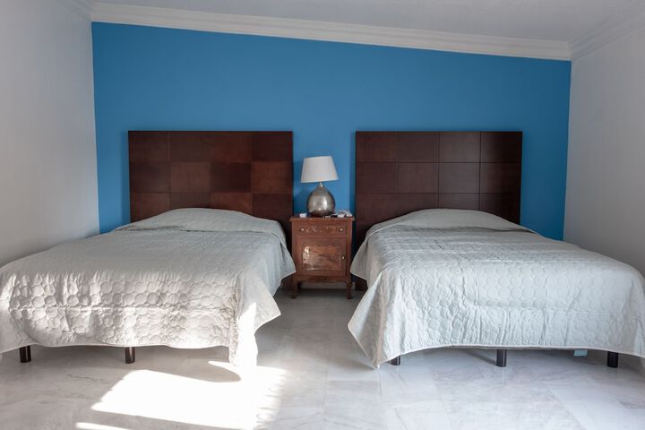 Room 4 of 96