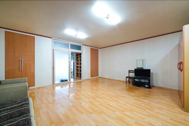 Room 7 of 35
