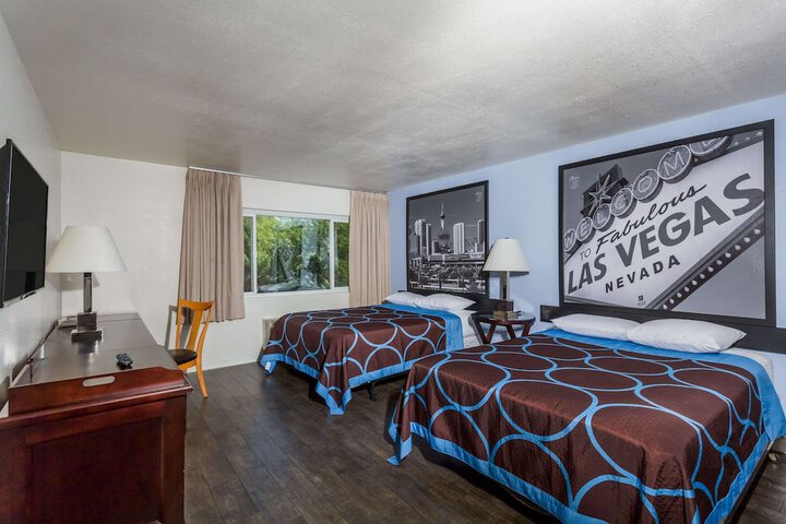 1 Queen Bed (10 of 18)