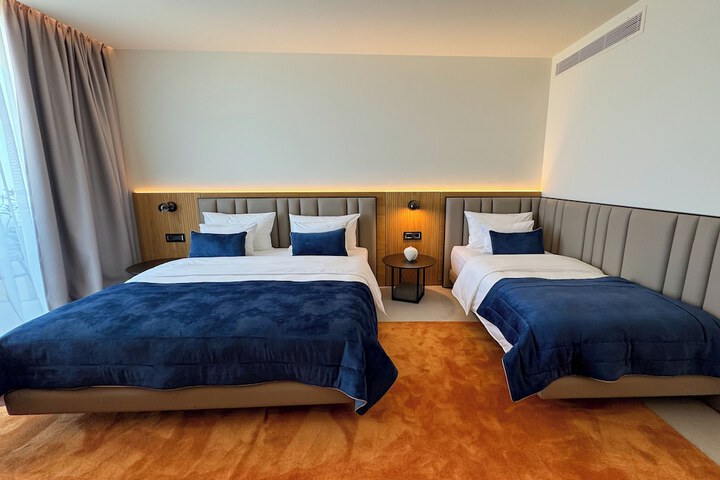 Room 7 of 40