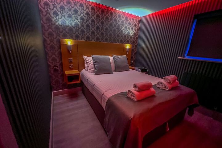 Room 26 of 97