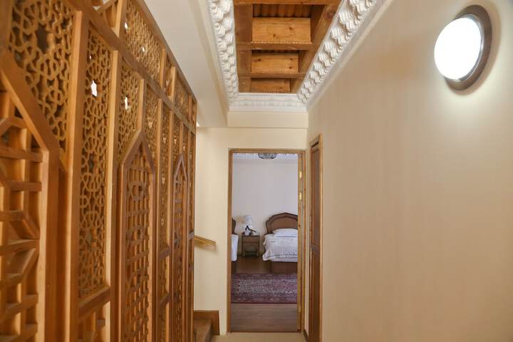 Room 3 of 68